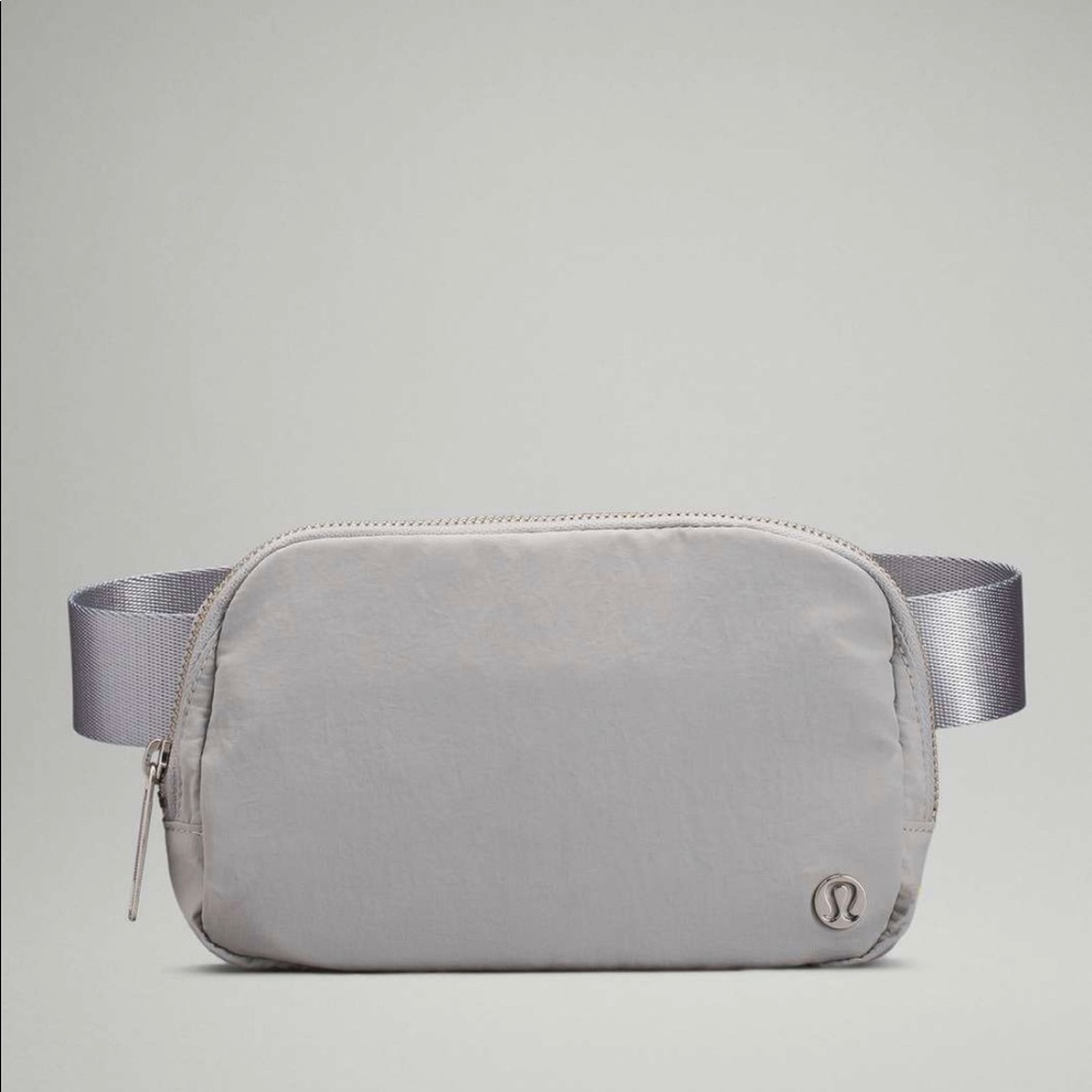 DISCONTINUED Lululemon Everywhere Belt bag (seal grey)